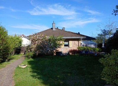 WADERN : KAMPA - BUNGALOW mit VOLLKELLER und 901 m² Grundstück in RANDLAGE !