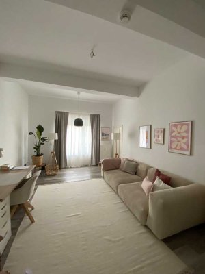 Wohnen mitten auf der Rü! - 2,5 Zimmer Wohnung mit Einbauküche
