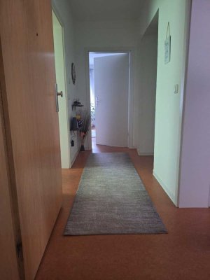 Kompakte Erdgeschosswohnung in einem Mehrfamilienhaus mit Gartennutzung  in Dautphe