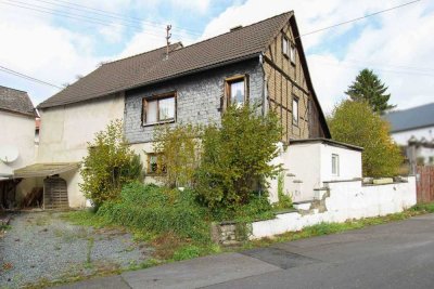 Einfamilienhaus mit Ausbaupotential, Garage und Freistellplatz