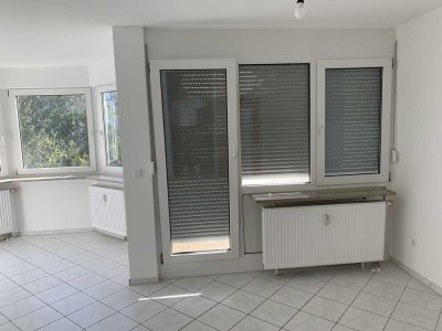 Helle 1-Zi-Wohnung mit Kleinküche mit Blick ins Grüne in Böblingen-Süd