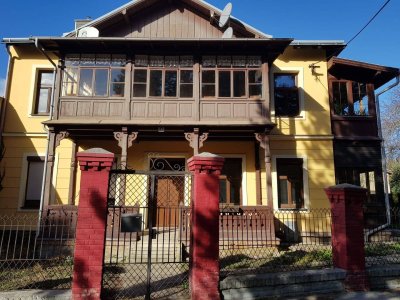 Renovierte Wohnung in Jugendstilvilla