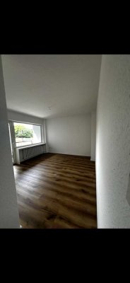 Einzimmer Wohnung frisch renoviert mit Balkon