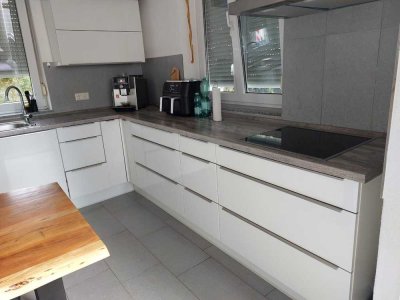 Modernisierte Wohnung mit drei Zimmern sowie Balkon und EBK in Geislingen