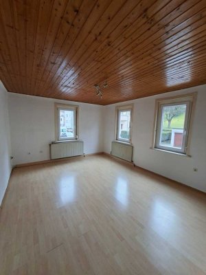 S-WANGEN: Leerstehende 2-Zi.-Wohnung mit 51 qm * renovierungsbedürftiger Zustand *