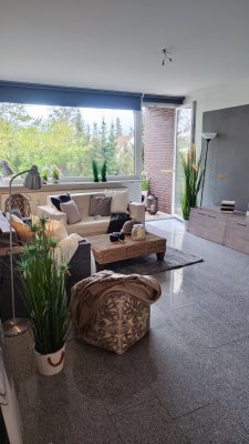 TOP UND IDEAL FÜR EINE FAMILIE ! TRAUMHAFTE 4-ZI-WOHNUNG MIT BALKON UND GARAGE !