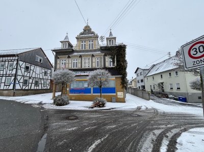 Großes Teilrenoviertes Haus mit vielen Möglichkeiten