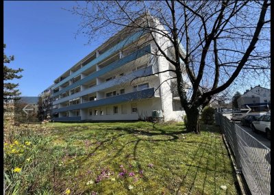 Helle 2-Zimmer Wohnung im obersten Geschoss