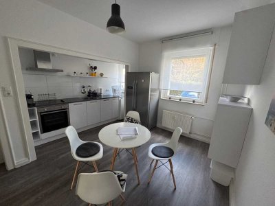 Teilmöblierte zwei Zimmerwohnung mit geräumiger Wohnküche