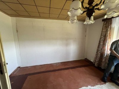 Gepflegte 3-Zimmer-Wohnung, welche gerade renoviert wird, in Bad Dürrenberg  inkl. 106qm Garten