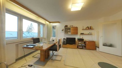 Guter Schnitt, großer Balkon, schöner Ausblick – 3 Zimmer am Eselsberg inkl. Stellplatz