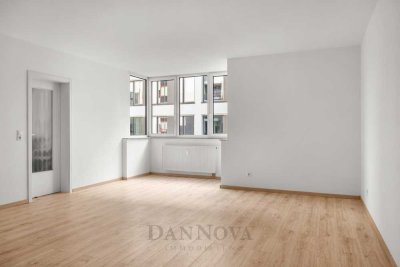 Sofort bezugsfrei! Frisch renovierte 2-Zimmer-Wohnung mit Wintergarten – Einziehen und Wohlfühlen
