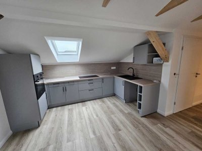 Moderne Dachgeschosswohnung mit ca. 80m² Wohnfläche – Erstbezug nach Kernsanierung