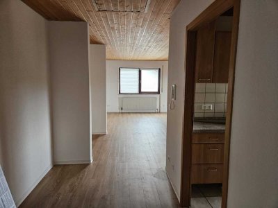 Schöne 3-Zimmer-Dachgeschosswohnung mit Balkon und Einbauküche in Schwäbisch Gmünd