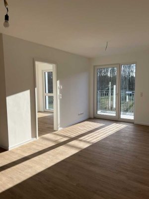 NEUBAU: Komfortable 2-Zi.-Whg. mit großzügigem Balkon/Blick ins Grüne