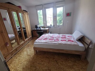 gepflegte u. ruhige 3,5-ZKB-Wohnung mit Gäste-WC, teilmöbliert, ca. 105 qm, neuer gr. Balkon