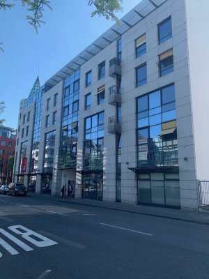 **Helle, gut geschnittene 2 ZKB Wohnung in Innenstadtlage**