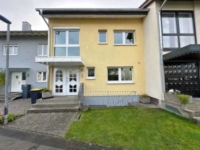 Gepflegtes Reihenmittelhaus mit großzügigem Garten und 2 Garagen in ruhiger Wohnlage!
