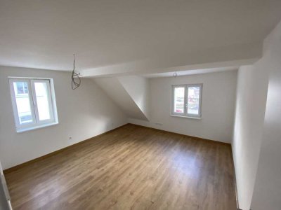 Neu renovierte 3,5-Raum-Dachgeschosswohnung