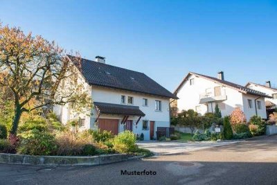 Liebevoll modernisiertes Einfamilienhaus zum Wohlfühlen mit Garage