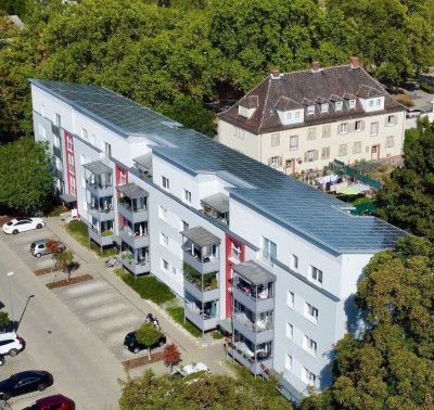 Helle 4,5-Zimmer-Familienwohnung mit Westbalkon – kernsaniert, zentral, Energieklasse