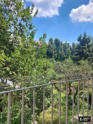 Nette 3 Zimmer Altbauwohnung mit Balkon in der Mandellstraße!