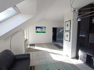 Schöne 3-Zi.-Dachgeschosswohnung mit zwei Garagen in Senden-Aufheim