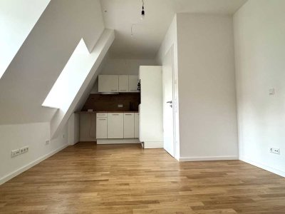 Charmante 1-Zimmer-Wohnung im Dachgeschoss – Erstbezug mit EBK und Duschbad
