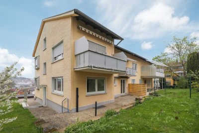 Charmante DHH auf großem Grundstück mit 5 Garagen