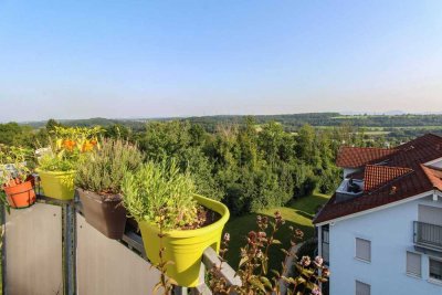 Top-Aussichtslage: 3-Zimmer-Wohnung mit Balkon, Aufzug, Tiefgarage & Stellplatz