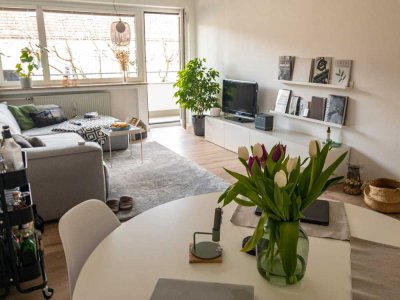 Sanierte 2 Zimmer Küche Bad mit großem Balkon nähe U-Bahn