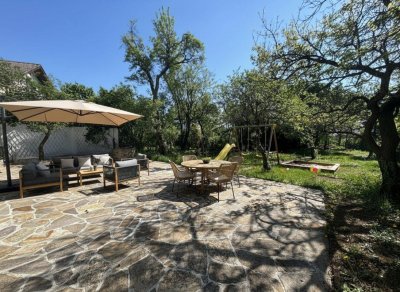 Maria Enzersdorf! Charmantes Einfamilienhaus mit traumhaftem Burgblick und großem Garten!