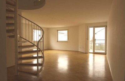 Provisionsfrei: Grosszügige, helle Maisonette-Wohnung am Rande der Altstadt.