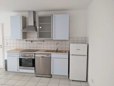 Helle 2-Zimmer-Souterrainwohnung mit Einbauküche & 2 Stellplätzen in Messel für 1-2 Personen