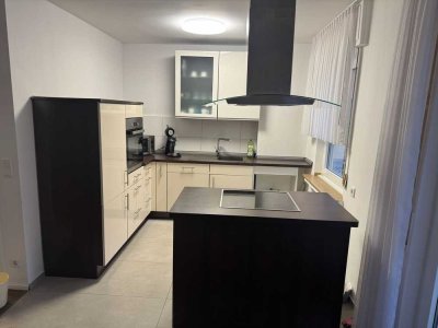 Lichtdurchflutete 3-Zimmer-Erdgeschosswohnung mit Garteneigennutzung und großer Sonnenterrasse in Kö