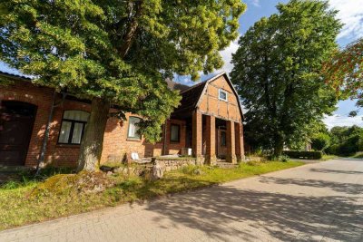Großes Bauernhaus mit Maisonette-Wohnung/Gallerie + Gastronomie und Tanzsaal