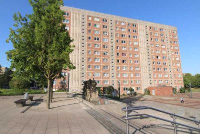 Helle 3-Raum-Wohnung mit Einbauküche und Balkon sowie Aufzug