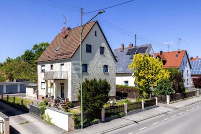 Attraktiver Altbestand mit vielseitigen Planungsmöglichkeiten auf sonnigem Grundstück