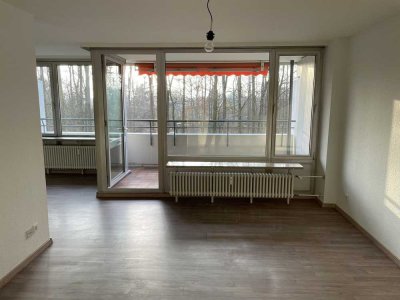Exklusive, gepflegte 3-Raum-Wohnung mit Balkon und Einbauküche in Stuttgart