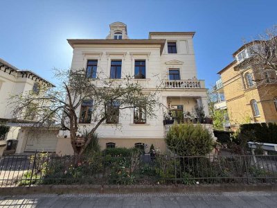 ** Petrich Real Estate ** Historische Villa mit Garten und Großraumgarage in Bestlage von Wiesbaden
