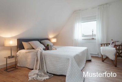 Diskrete Vermarktung: schöne, große Wohnung in sanierter Stadtvilla mit hoher AfA! PROVISIONSFREI