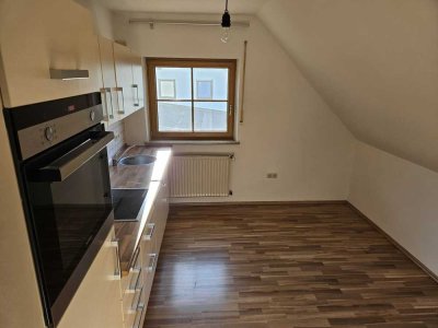 Freundliche und gepflegte 4-Zimmer-Dachgeschosswohnung mit Einbauküche in Pegnitz