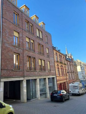 Lichtdurchflutete Maisonette-Wohnung mit 4 Zimmern und großzügiger Dachterrasse
