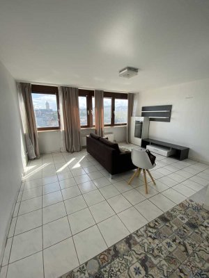 Sofort einziehen: 1,5-Zimmer-Wohnung mit einzigartigem Dom-Ausblick und Möbeln