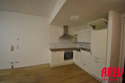 SCHÖNE 3 ZIMMERWOHNUNG MIT GARTENANTEIL IM GRÜNEN WOHNEN - - TOP 04