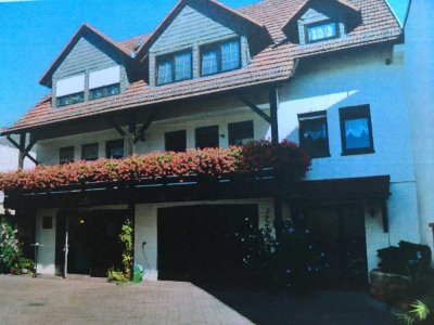 Nach Sanierung mit Balkon: stilvolle, lichtdurchflutete 3-Zimmer-Wohnung in Bad Homburg