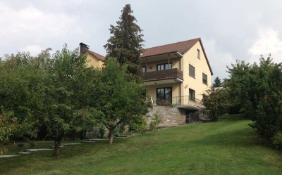 Residieren Sie in ruhiger exklusiver Lage in Veitshöchheim mit traumhaften Weitblick ins Maintal
