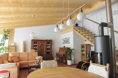 Einzigartiges Vollholz-Einfamilienhaus mit Einliegerwohnung, PV, Wärmepumpe und Premiumausstattung