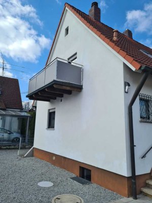 Günstiges, vollständig renoviertes 4-Zimmer-Einfamilienhaus mit EBK in Roth