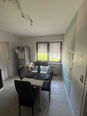 Schöne 2-Zimmer-Wohnung mit Balkon und EBK in Hüffler